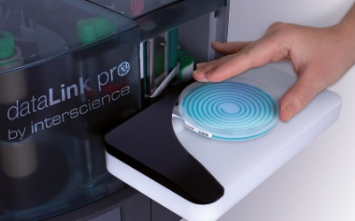 Надежная и эффективная маркировка чашек Петри с помощью dataLink pro, Interscience