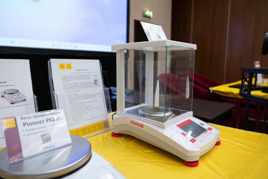 Весы прецизионные, 2200 г/0,01 г, внутренняя калибровка, Pioneer PX2202, Ohaus