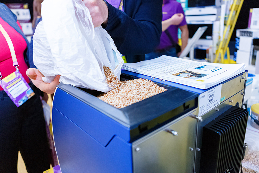 Демонстрация анализа зерна в секции "Аналитика для сельского хозяйства и пищевой промышленности"