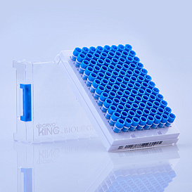 Криопробирки 1000 мкл, SBS формат, фиолетовые крышки, ПП, штрих-код на дне пробирок, штрих-код на дне штативов, конические, с юбкой, стерильные, бесцветные, 96 шт./штат., 10 штат./уп., 2 уп./кор., Biologix, Китай