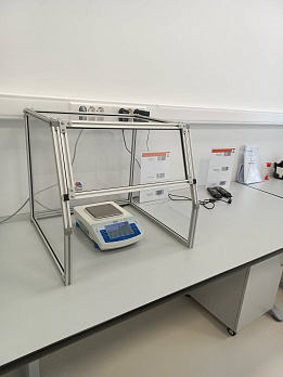 Бокс ветрозащитный с весами, Россия