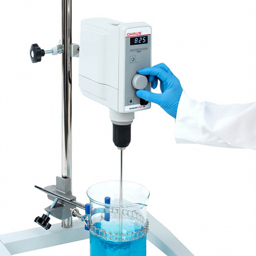 Мешалка верхнеприводная, до 25 л по воде, до 2000 об/мин, Achiever e-A51ST020 в работе