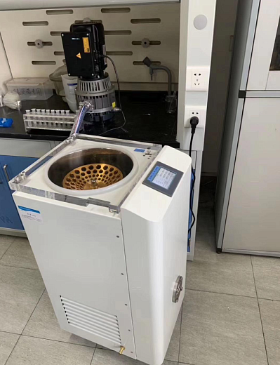 Центрифужный испаритель для 48×2 мл, 20×15 мл, 10-50 мл и 2×96-луночных планшетов, до 70 °C, камера с антикоррозийным покрытием, без насоса, с угловым ротором, напольный, Scientz-1LS, Китай